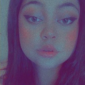 Meet your Posher, Chloe